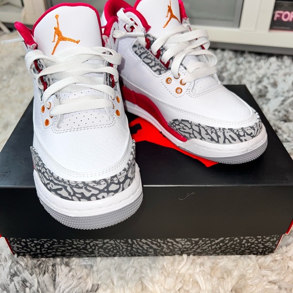 Air Jordan 3 ‘Cardinal Red’ Boys Sneakers - Picture 8 of 10